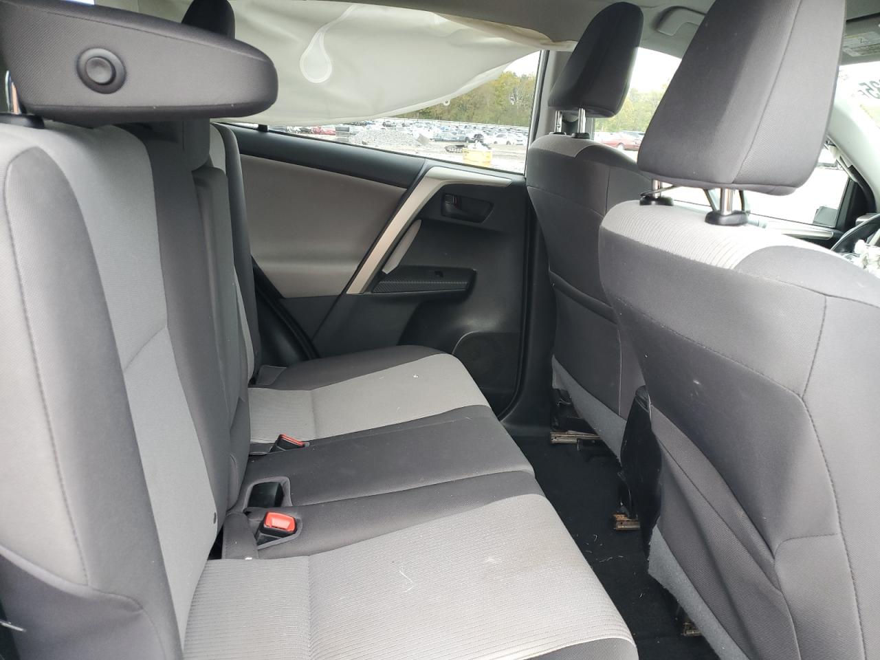 Toyota RAV4 Le Image 5