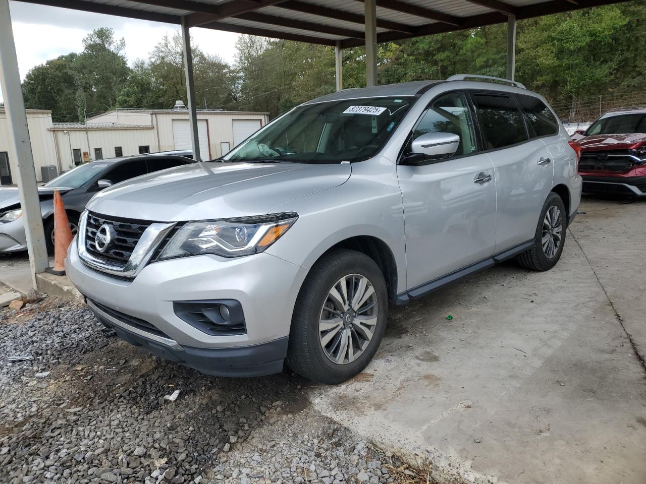 Nissan Pathfinder S Image 1