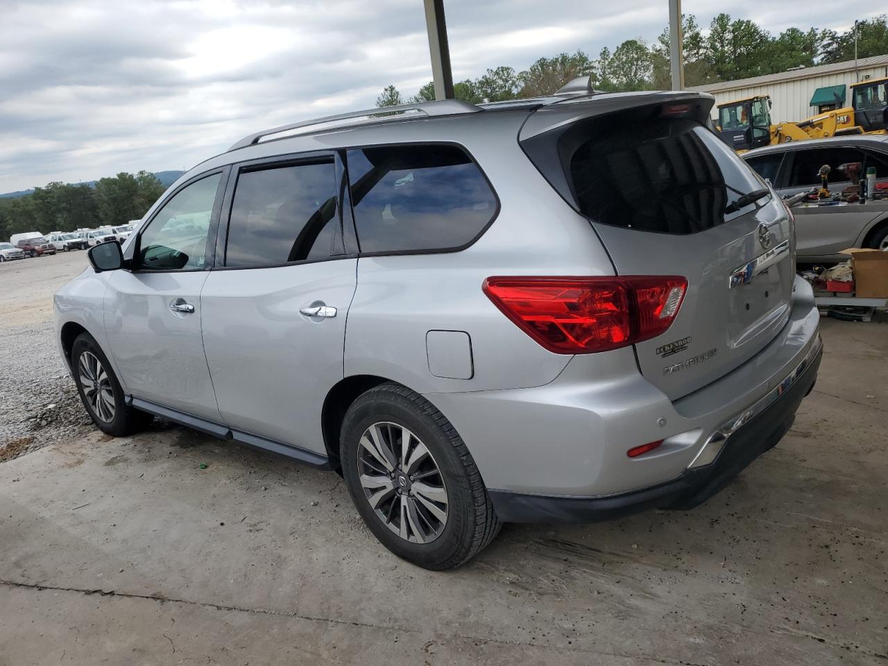 Nissan Pathfinder S Image 2