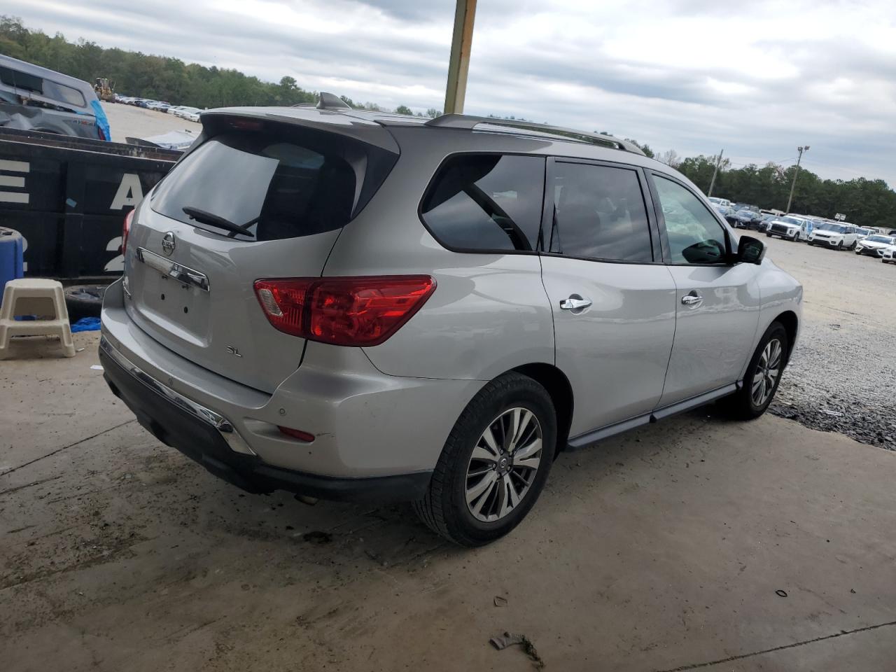 Nissan Pathfinder S Image 3