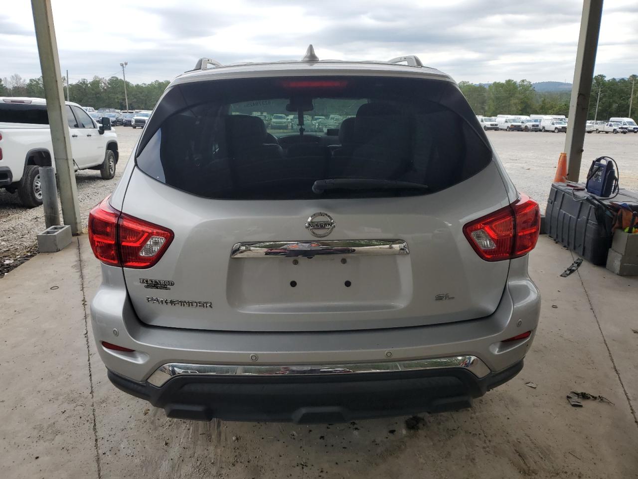 Nissan Pathfinder S Image 8