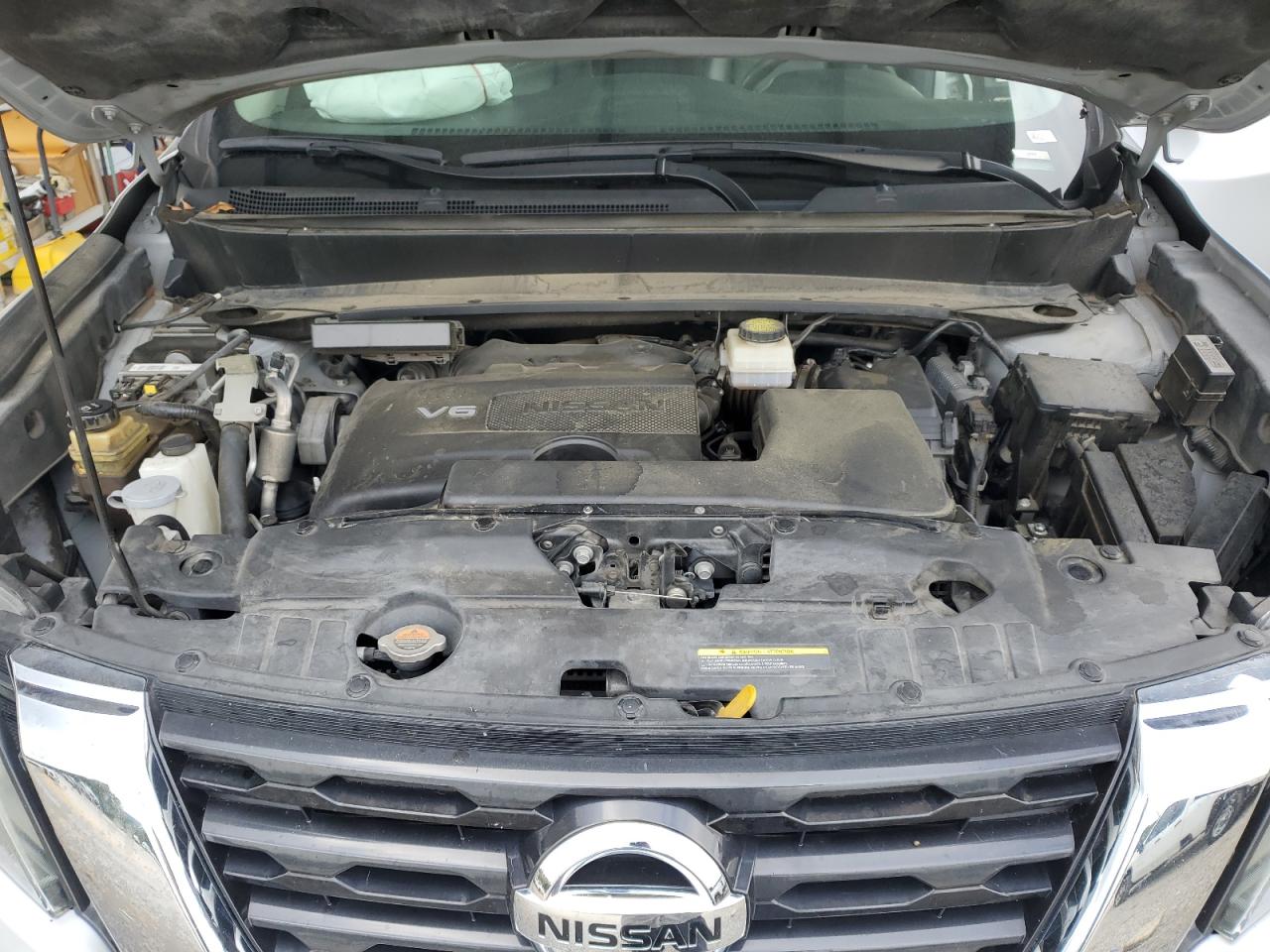 Nissan Pathfinder S Image 9