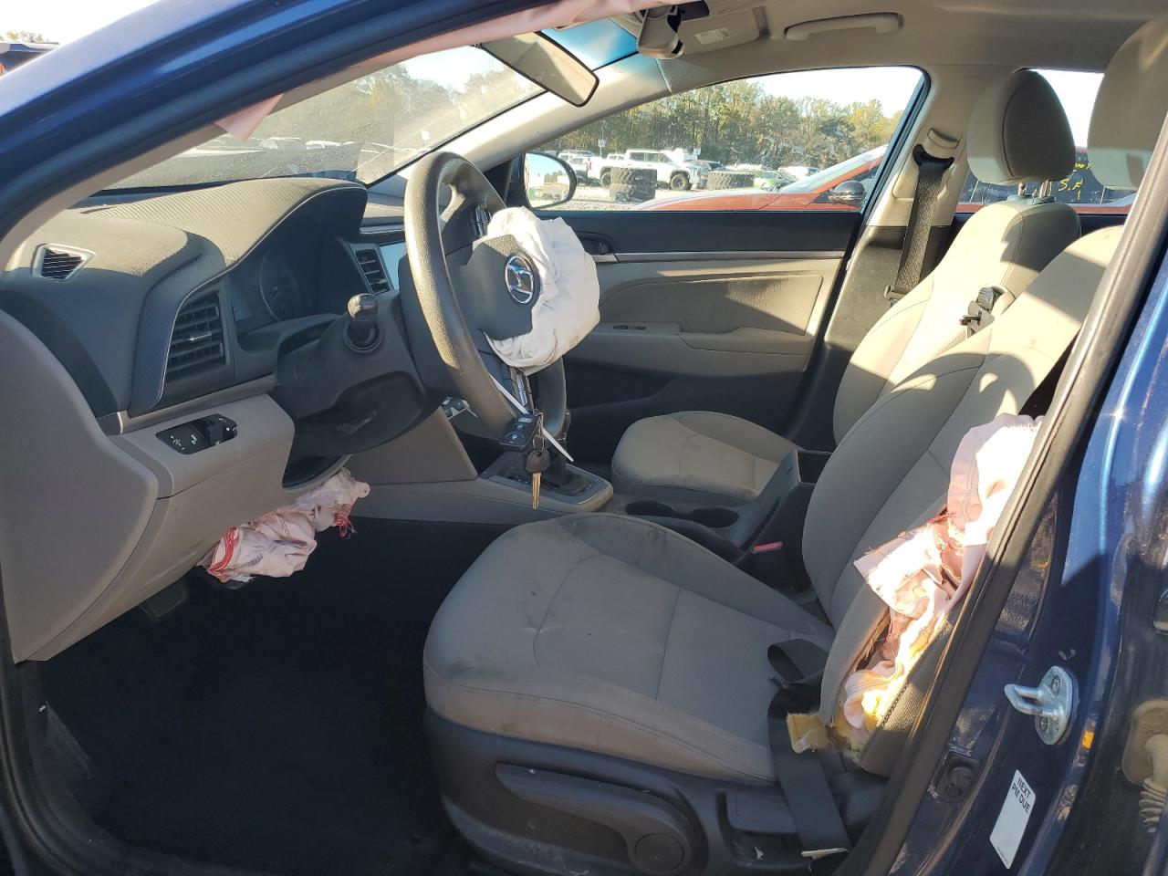 Hyundai ELANTRA Sel Image 2