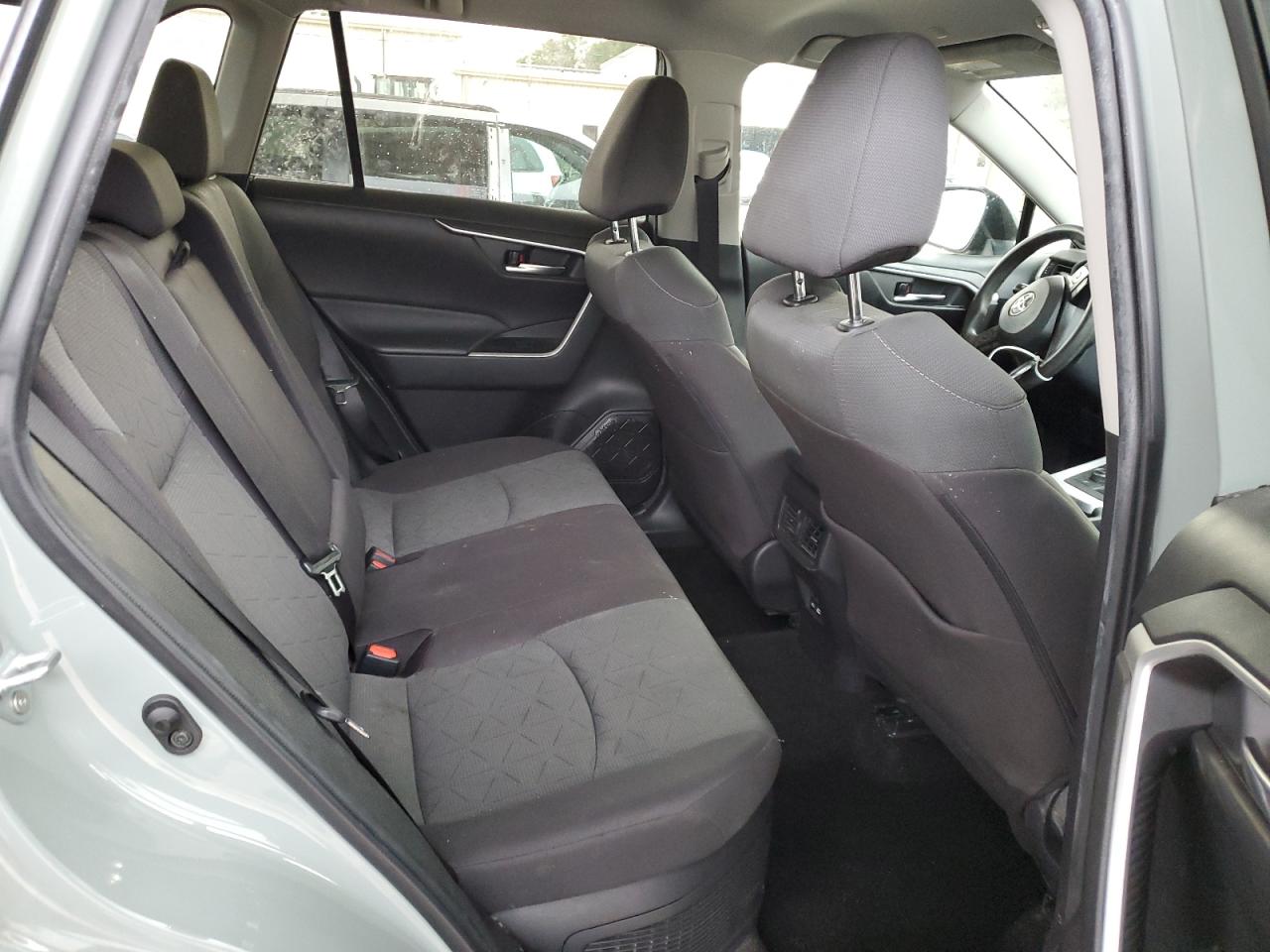 Toyota RAV4 Xle Image 2