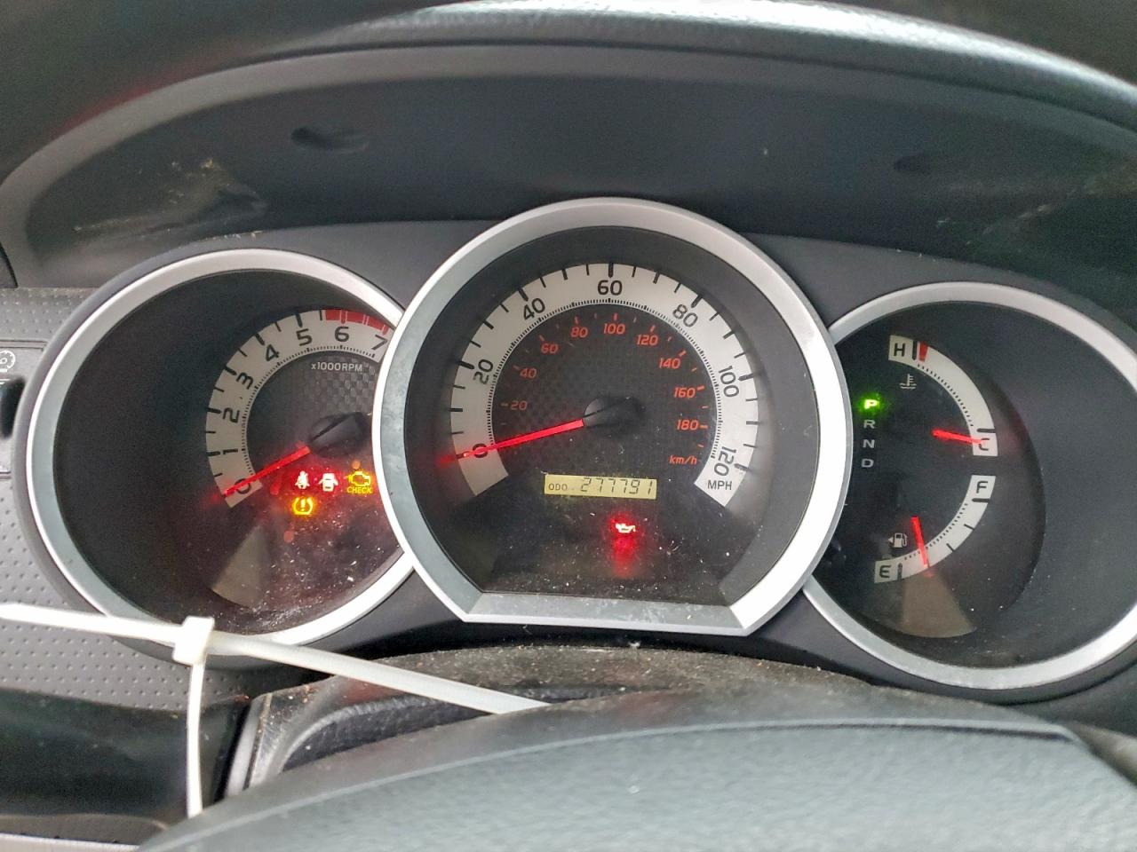 Toyota Tacoma Image 2