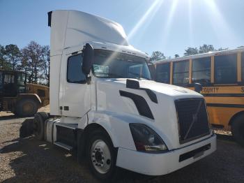  Salvage Volvo Vn
