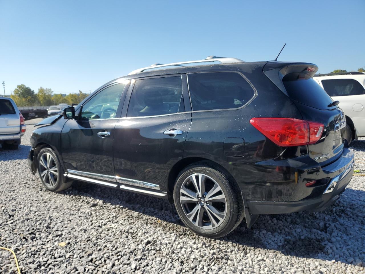 Nissan Pathfinder S Image 2