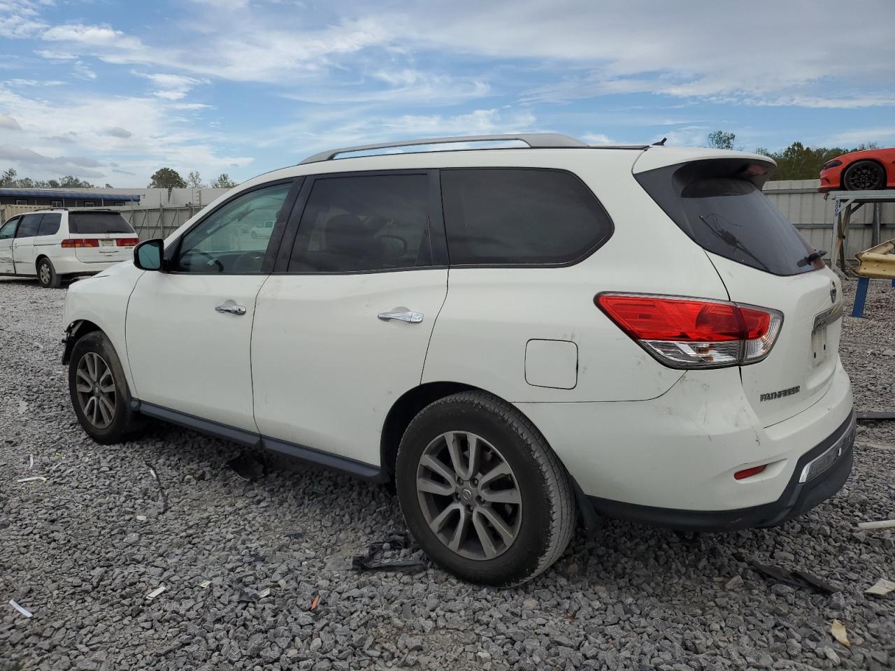 Nissan Pathfinder S Image 10