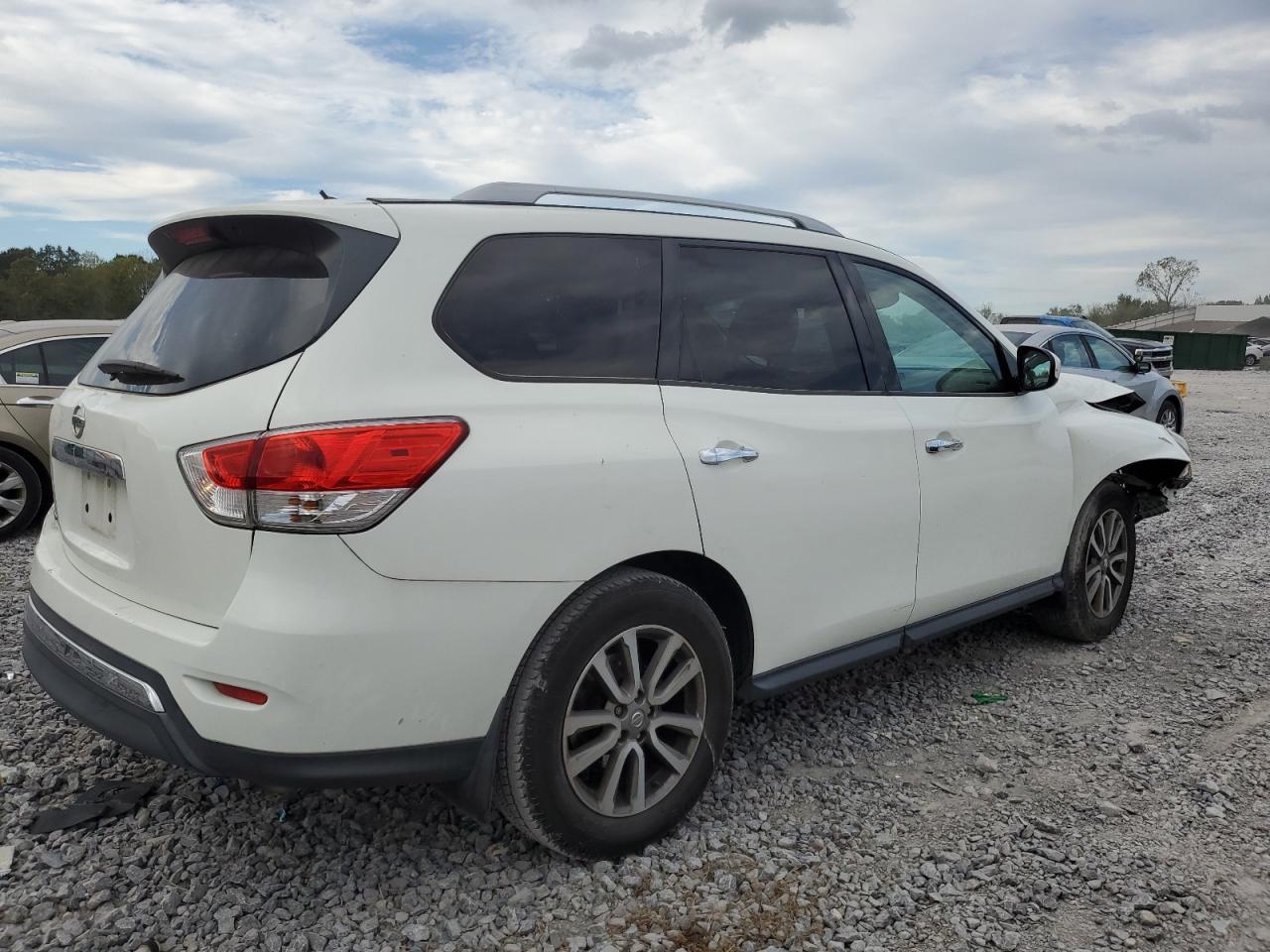 Nissan Pathfinder S Image 3