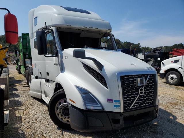  Salvage Volvo Vnl