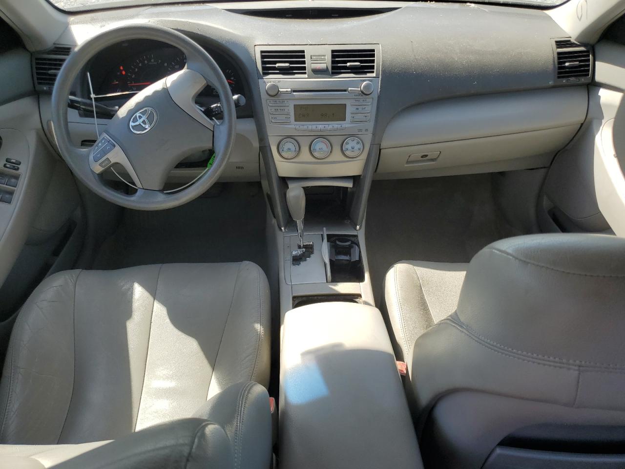 Toyota Camry Base Image 11
