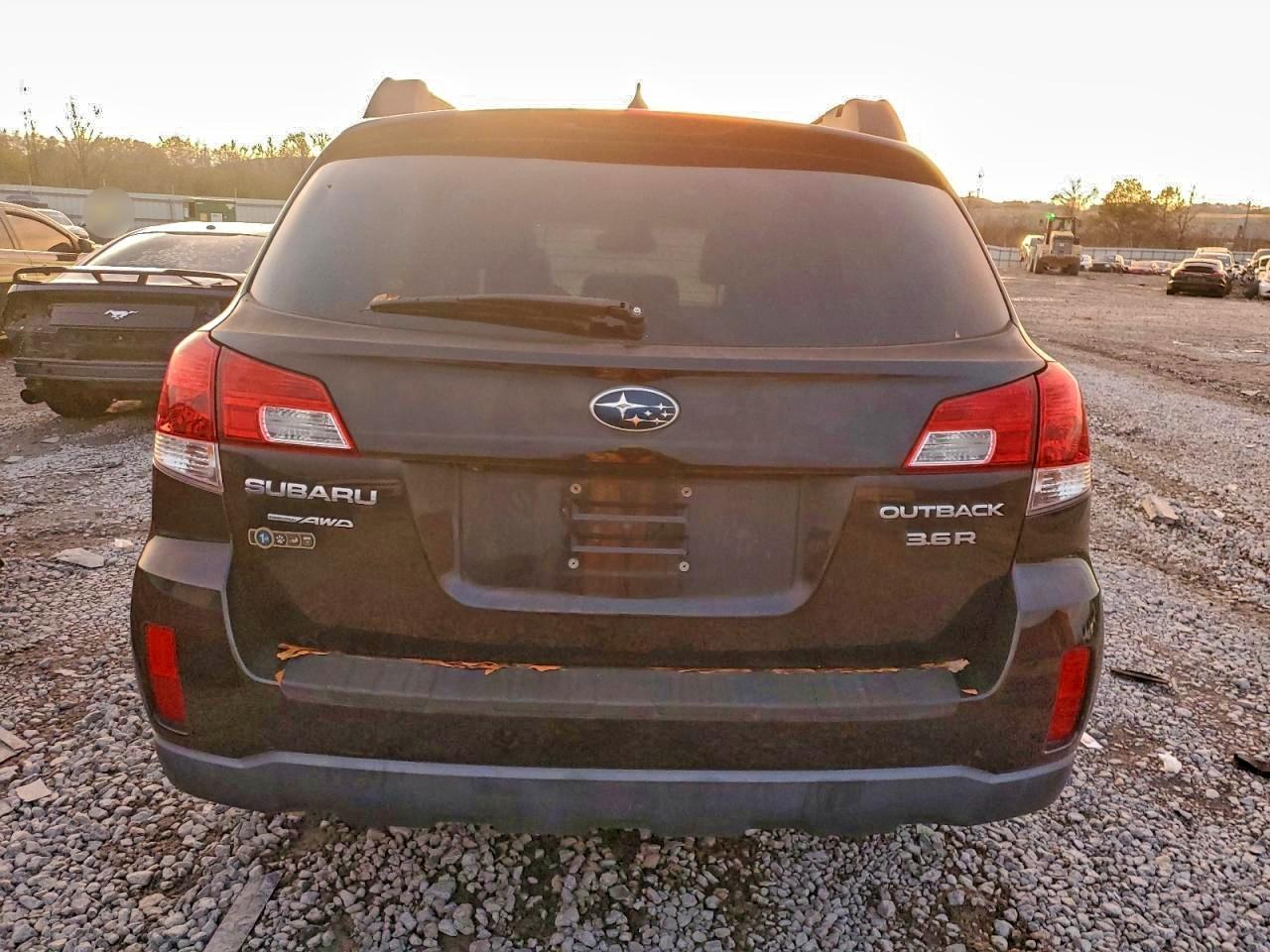 Subaru Outback 3.6r Limited Image 6