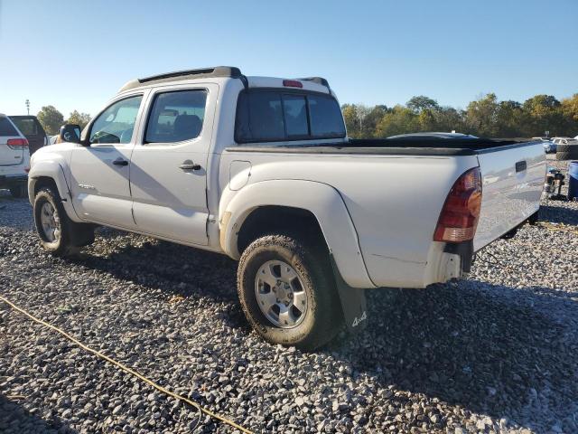 Toyota Tacoma Double Cab Image 3