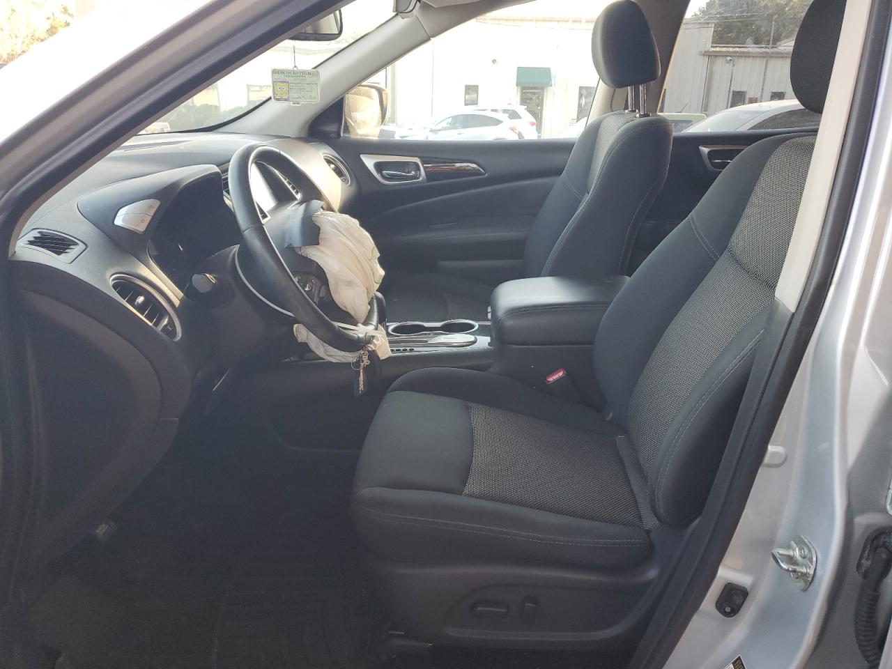 Nissan Pathfinder S Image 7