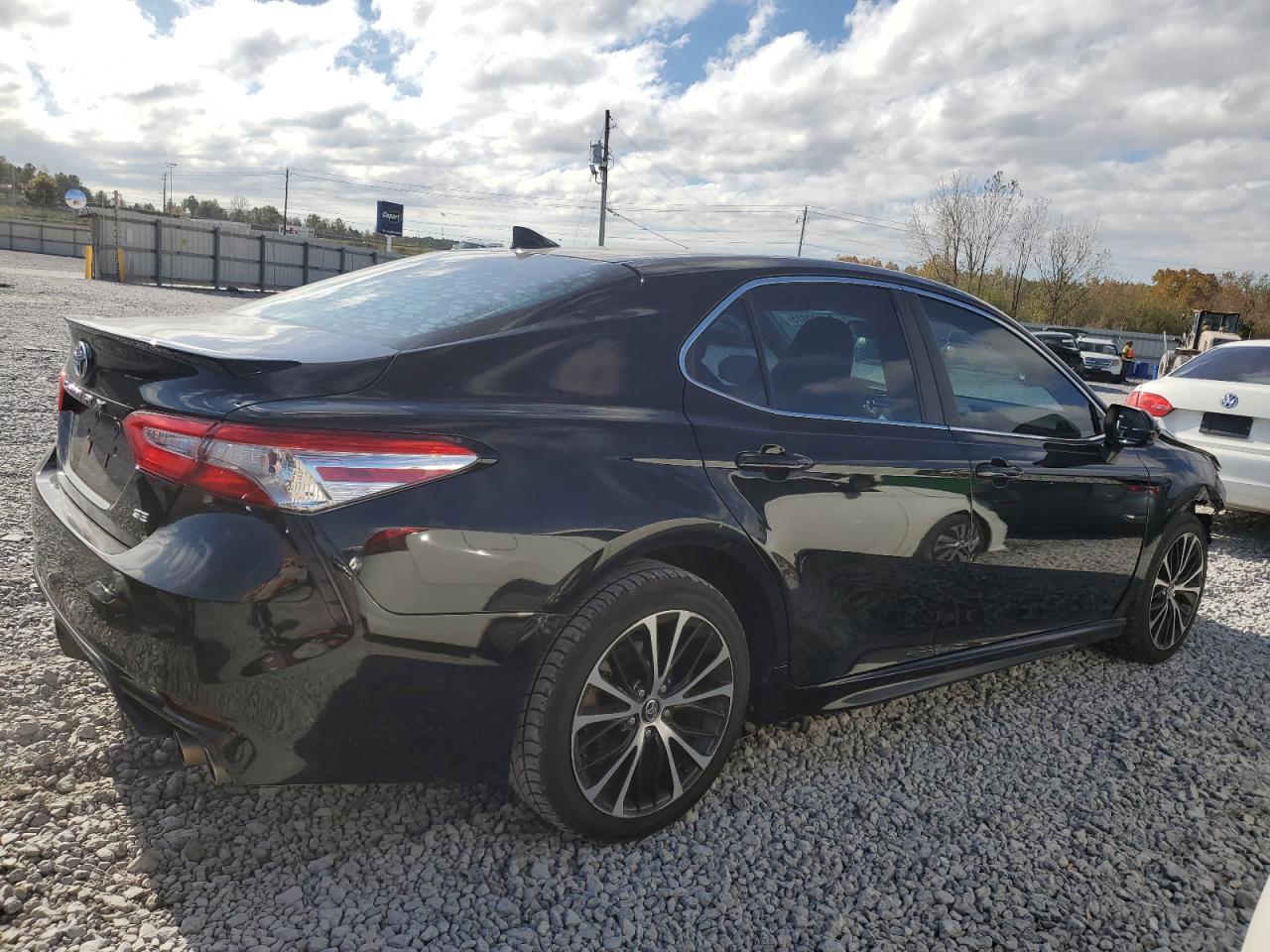 Toyota Camry Se Image 10