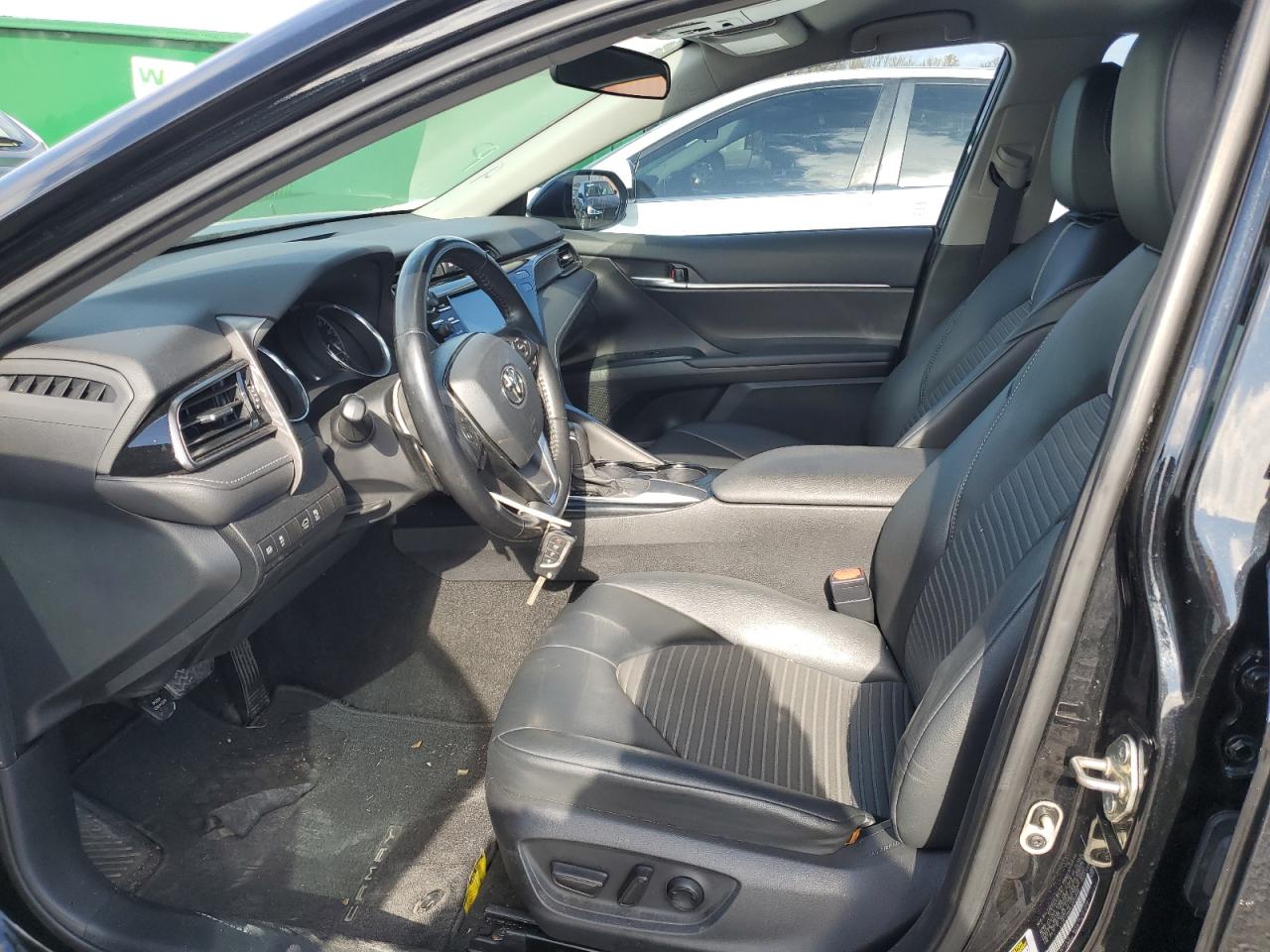 Toyota Camry Se Image 2