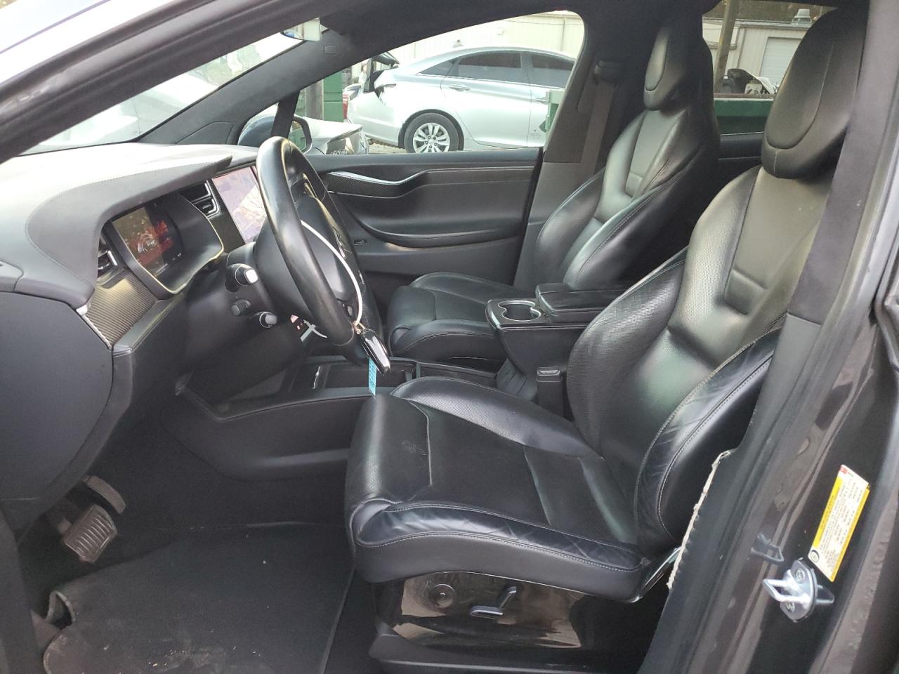 Tesla Model X Image 11