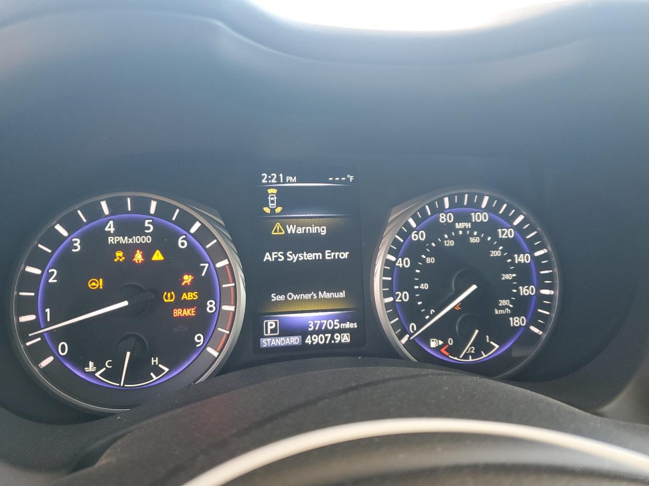 INFINITI Q60 Luxe 300 Image 9