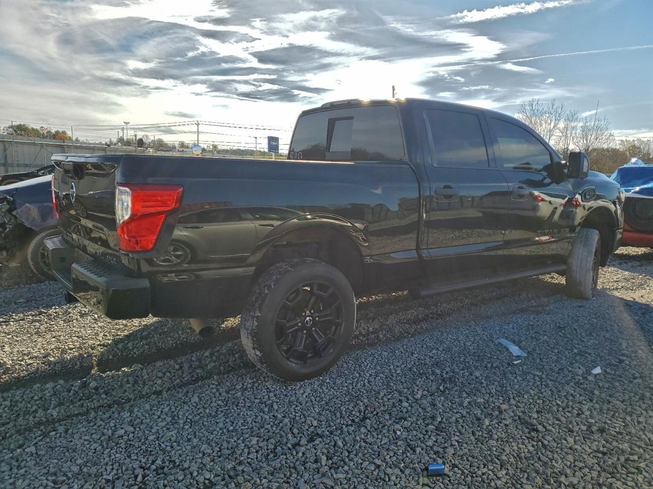 Nissan Titan Sl Image 12