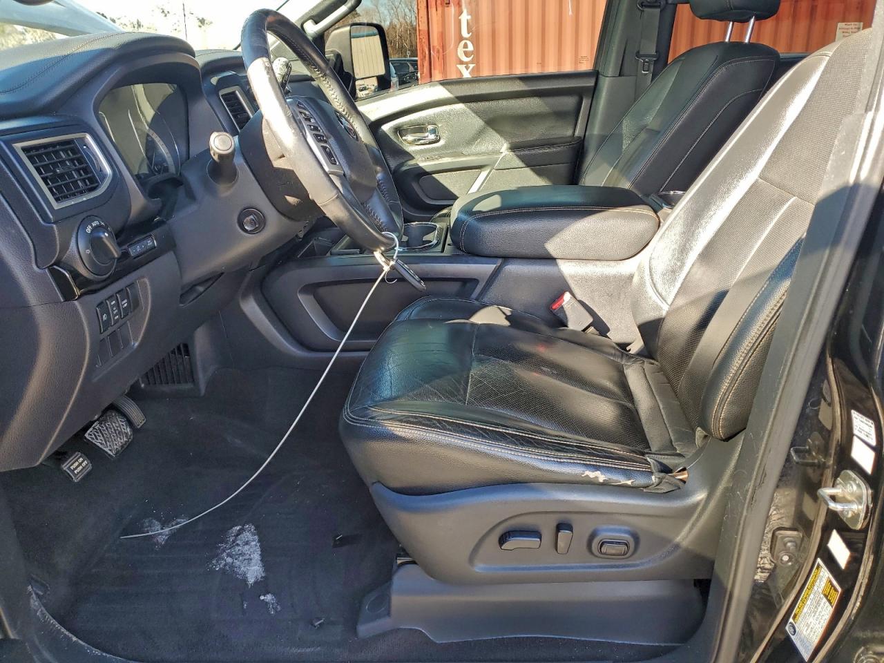 Nissan Titan Sl Image 6