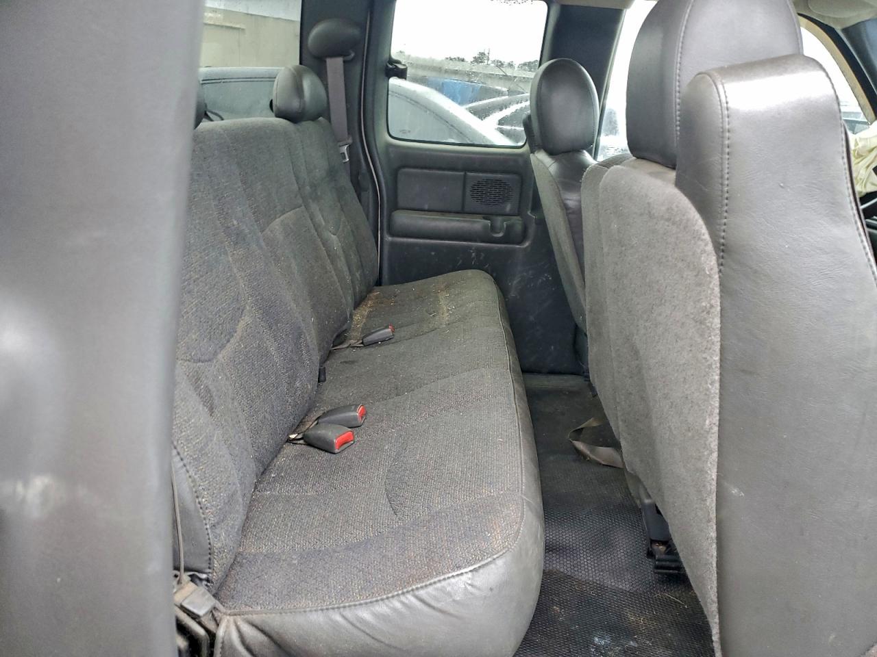 Chevrolet Silverado C1500 Image 3