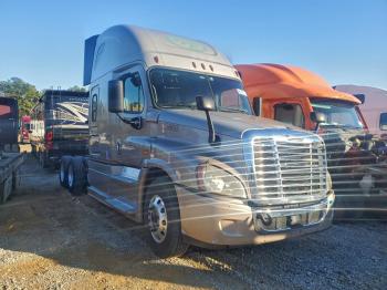  Salvage Freightliner Cascadia