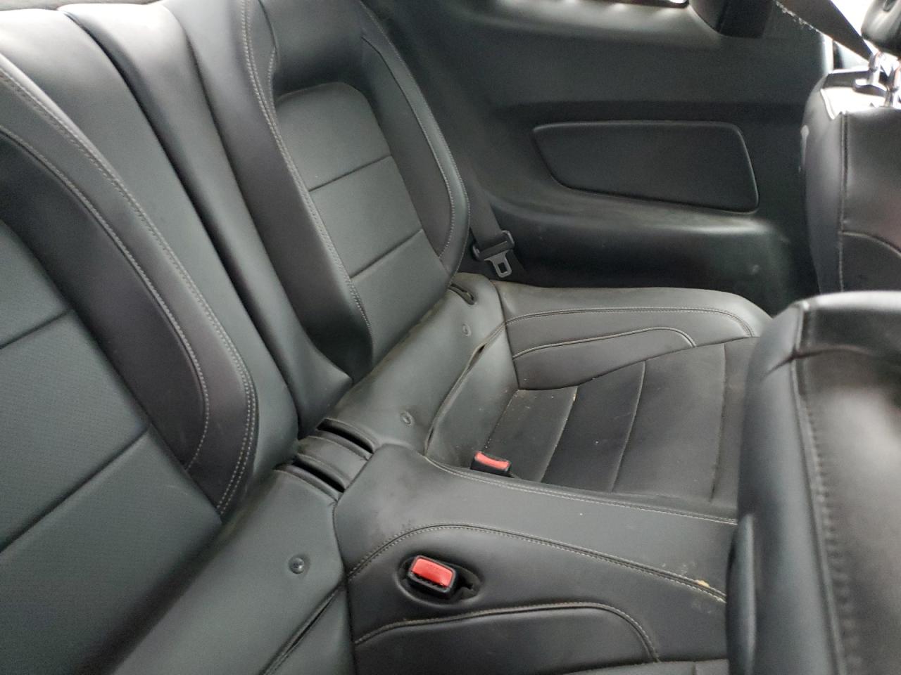 Ford Mustang Image 6