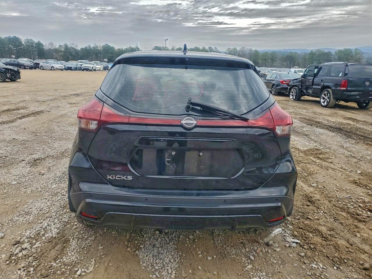 Nissan Kicks S Image 5