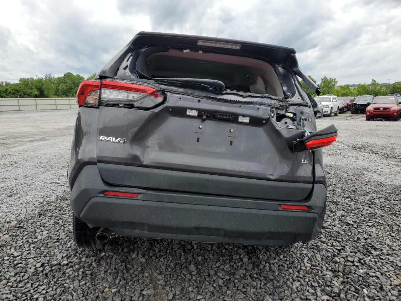 Toyota RAV4 Le Image 7