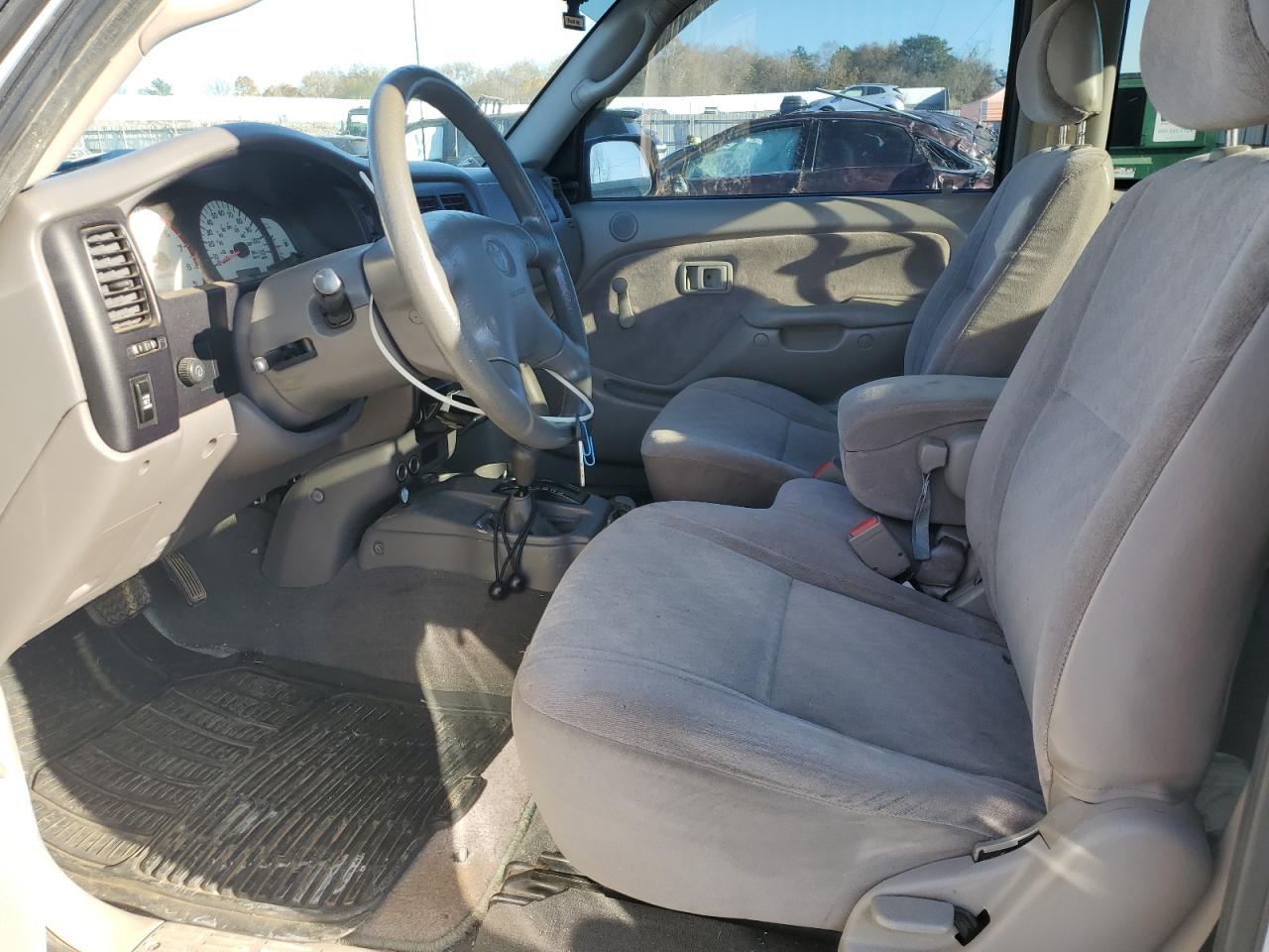 Toyota Tacoma Xtracab Image 3