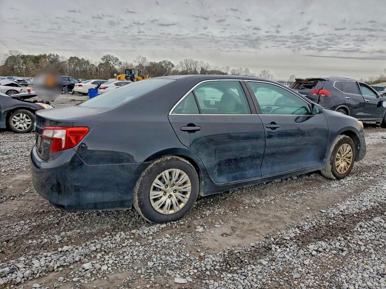 Toyota Camry Base Image 4