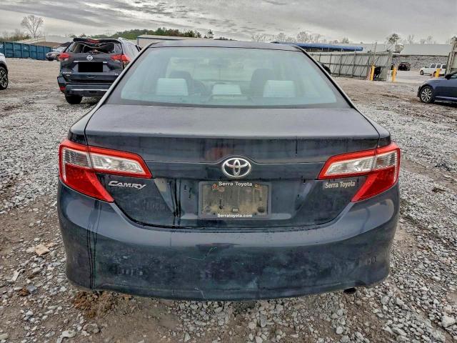 Toyota Camry Base Image 7