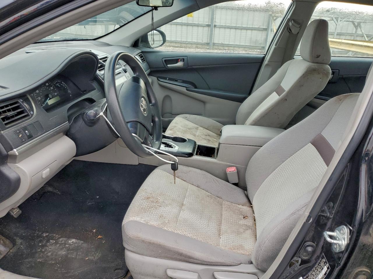 Toyota Camry Base Image 6