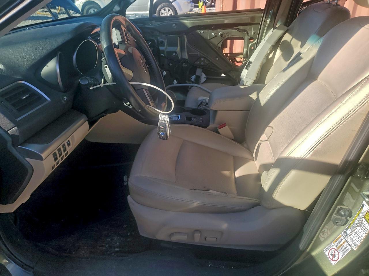 Subaru Outback 2.5i Limited Image 5