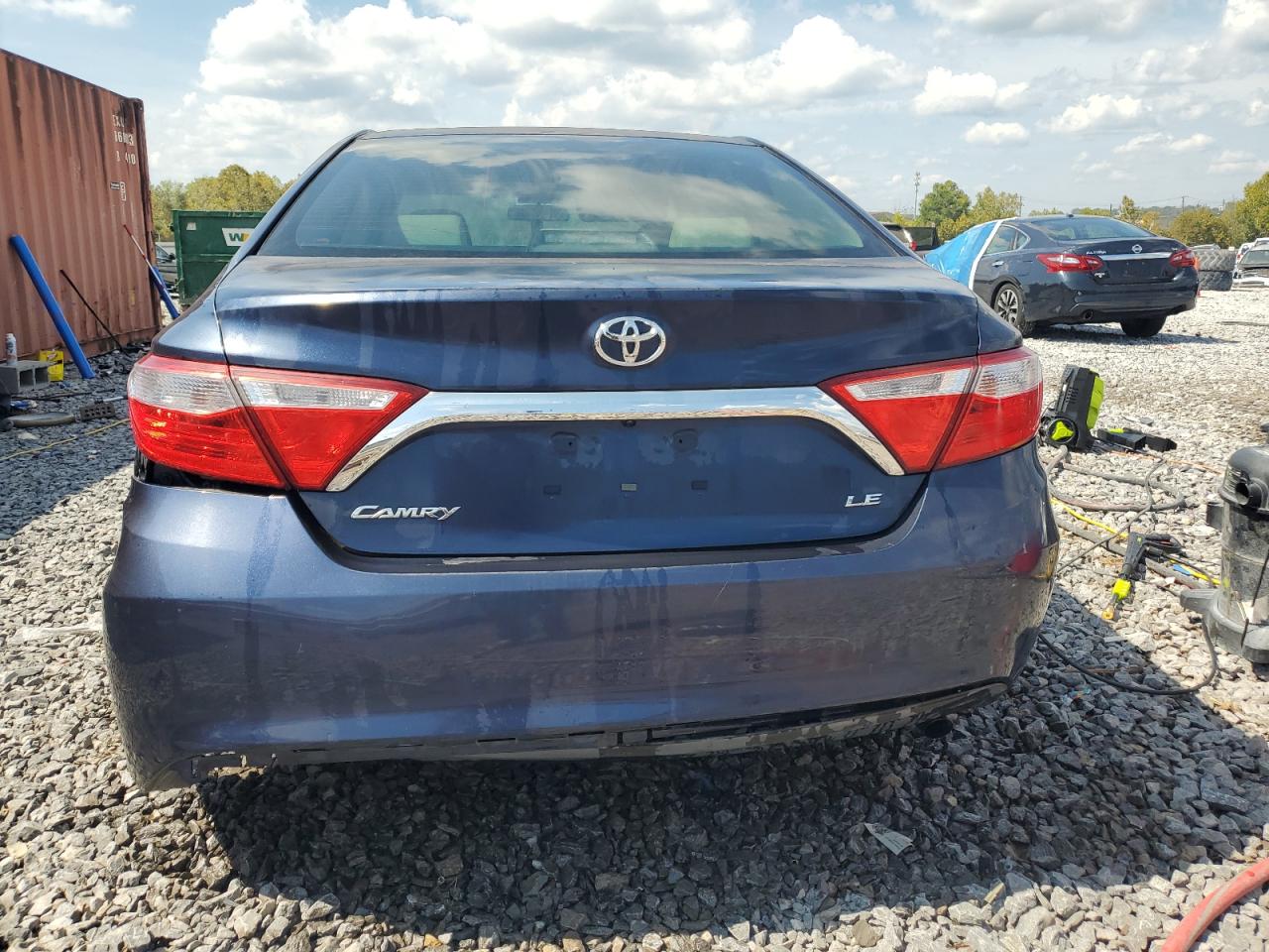 Toyota Camry Le Image 10