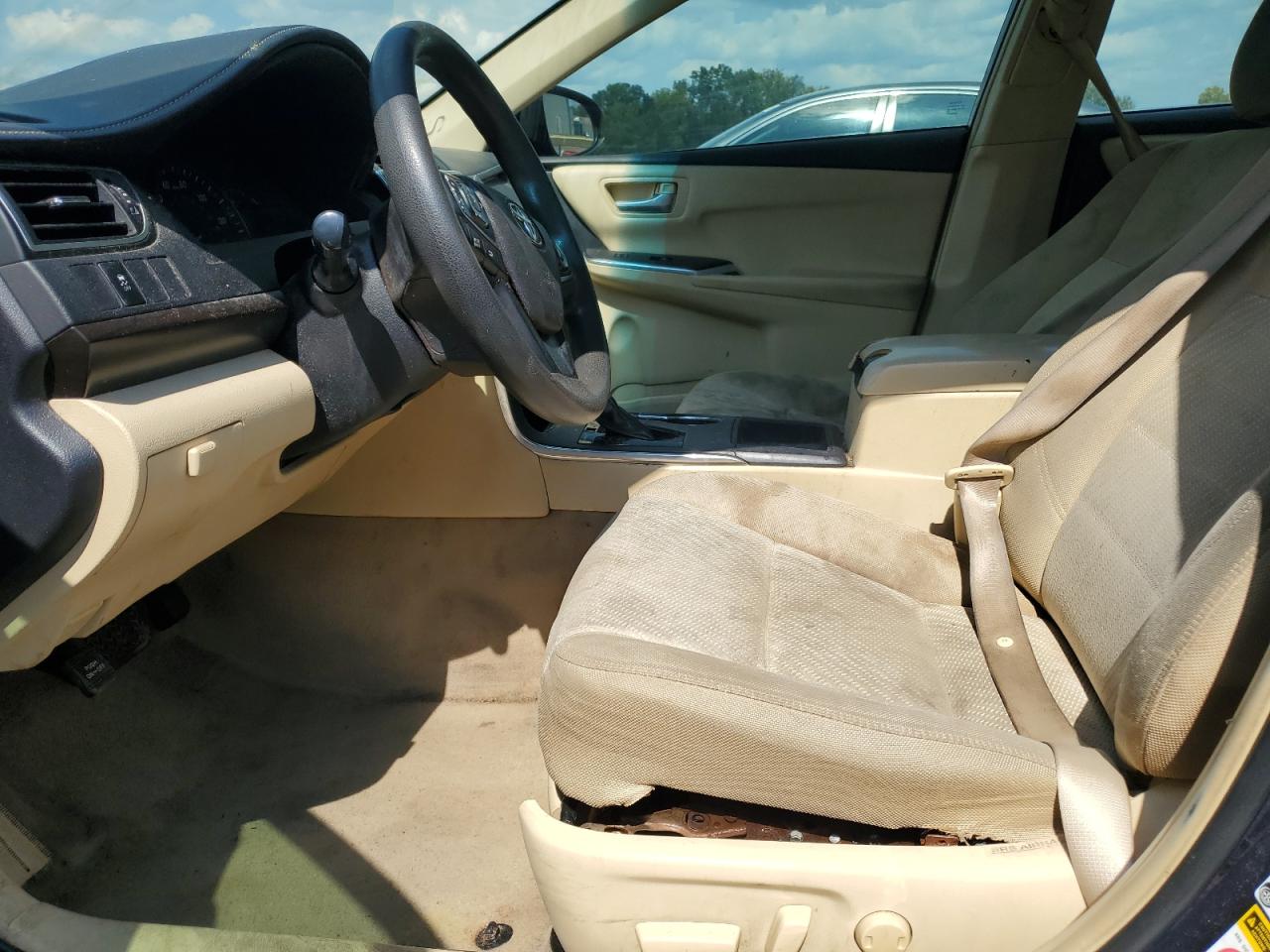 Toyota Camry Le Image 2