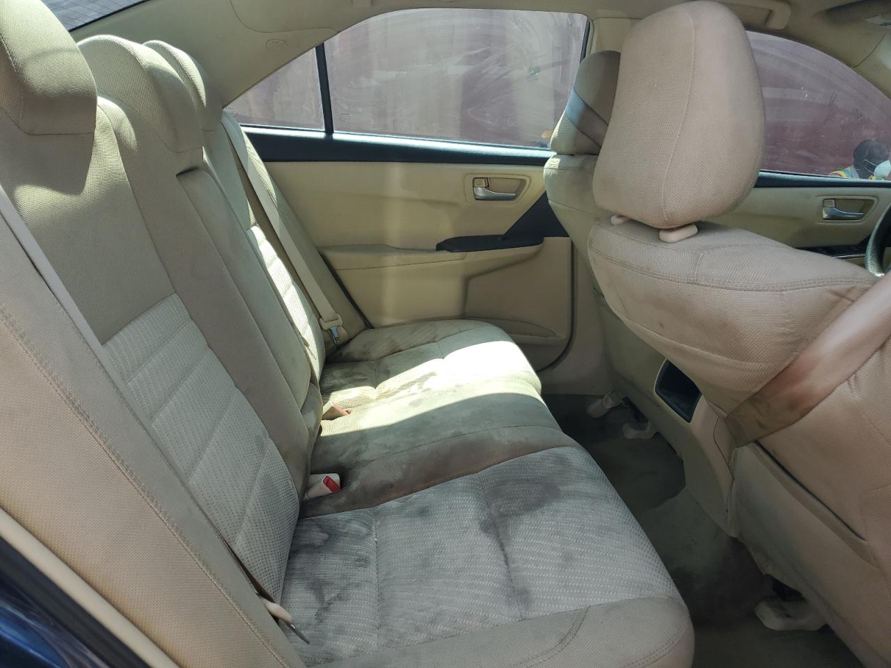 Toyota Camry Le Image 12