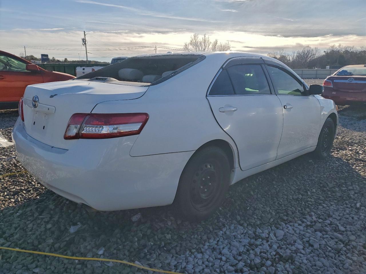 Toyota Camry Base Image 2