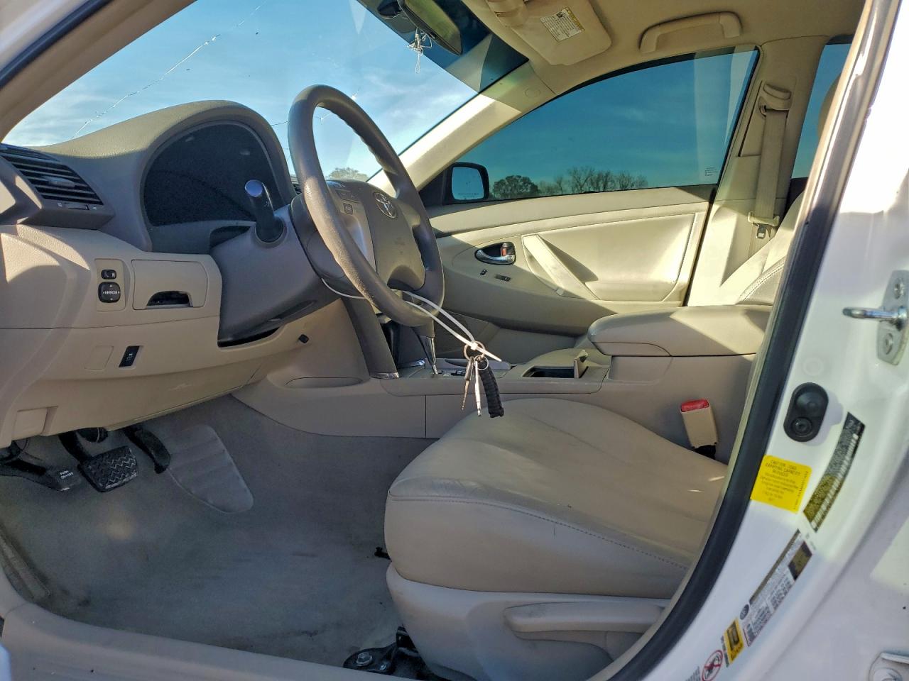 Toyota Camry Base Image 6