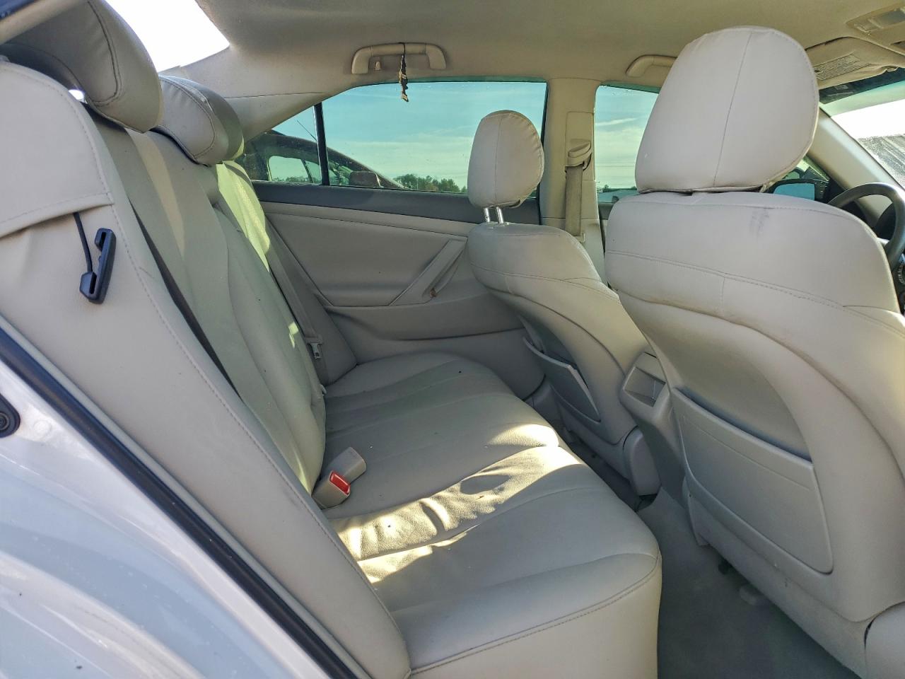 Toyota Camry Base Image 8