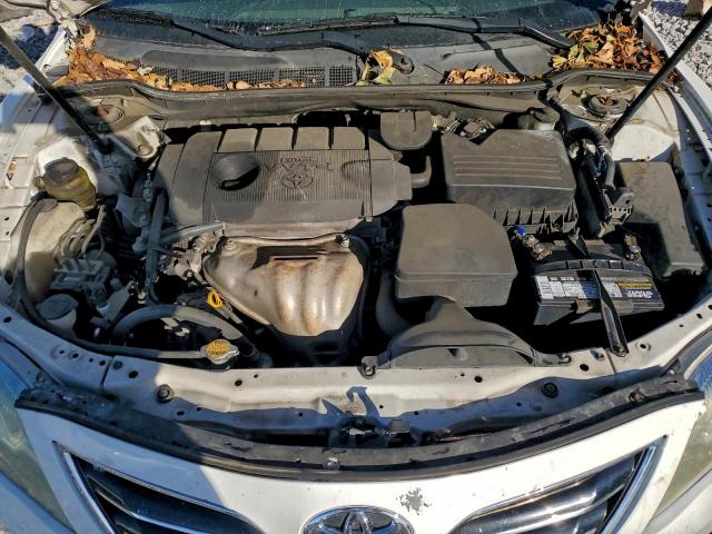 Toyota Camry Base Image 7