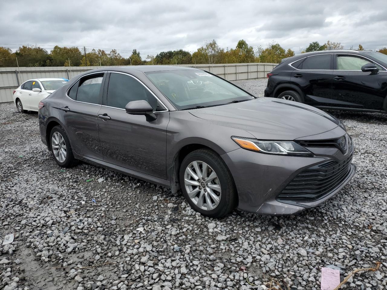 Toyota Camry Le Image 7