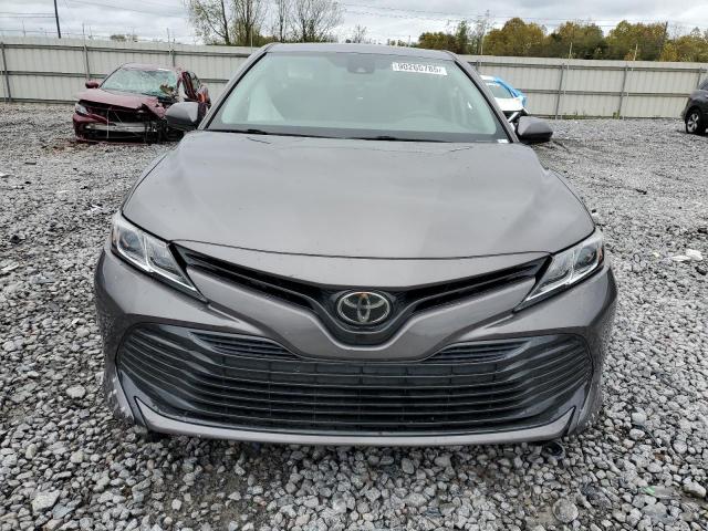 Toyota Camry Le Image 9
