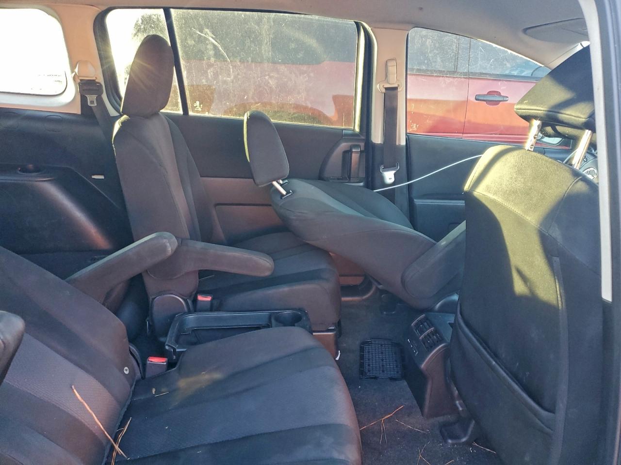 Mazda 5 Sport Image 12