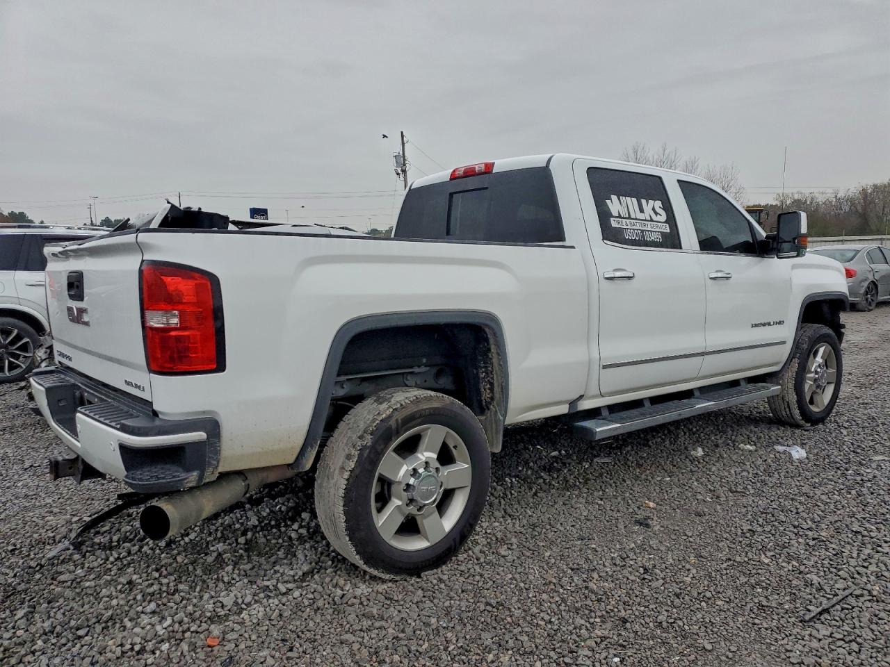 GMC Sierra K2500 Denali Image 3