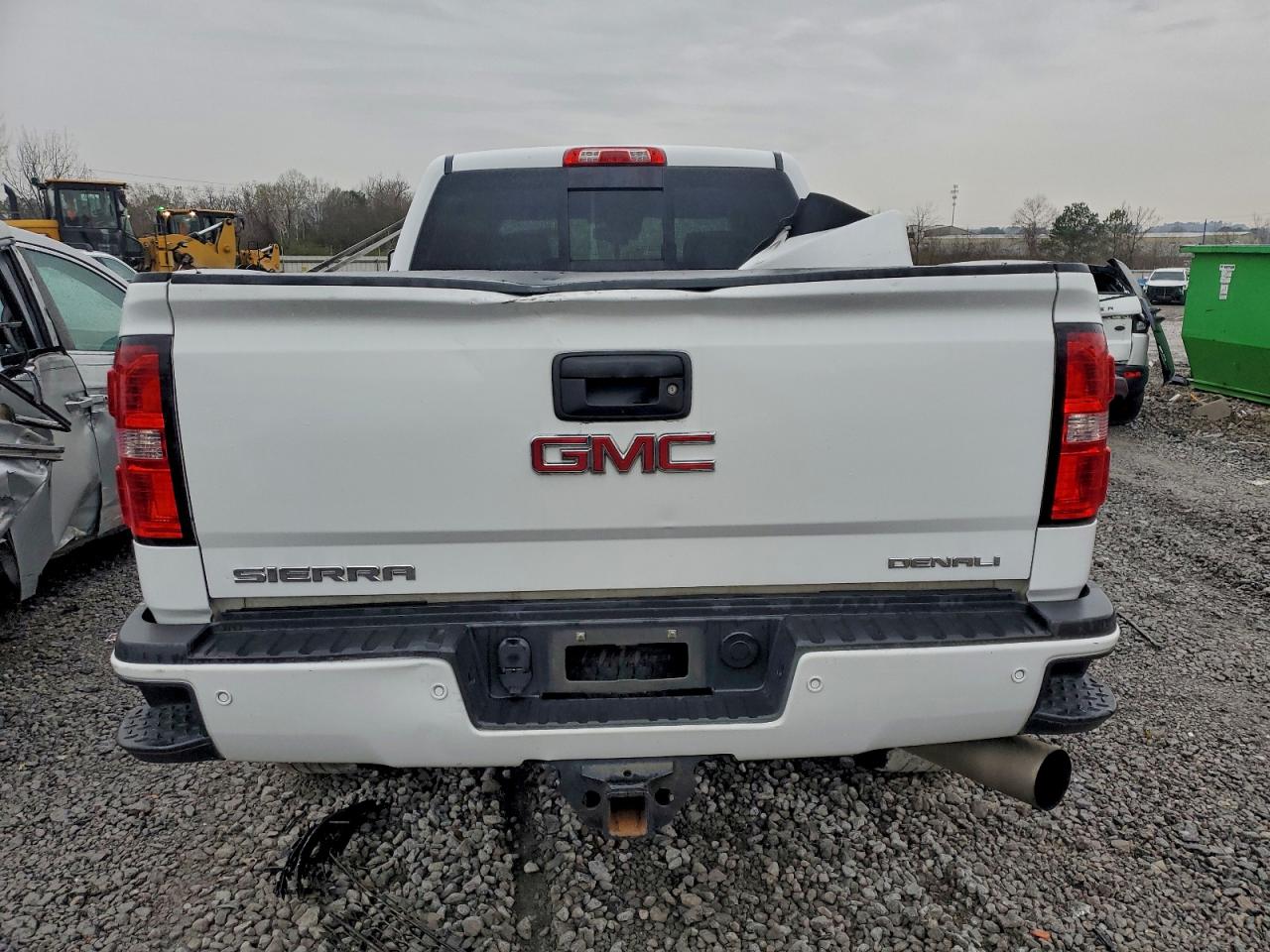 GMC Sierra K2500 Denali Image 8