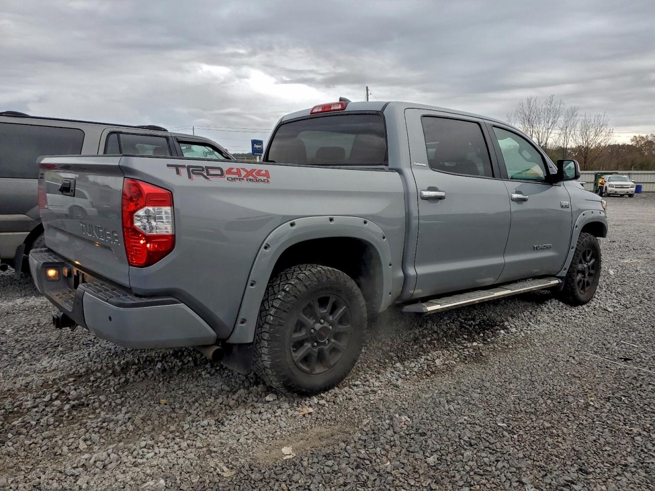 Toyota Tundra Crewmax Limited Image 12