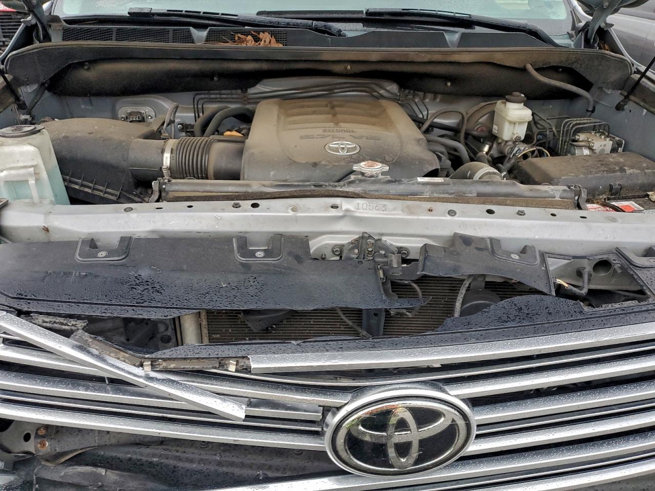 Toyota Tundra Crewmax Limited Image 8