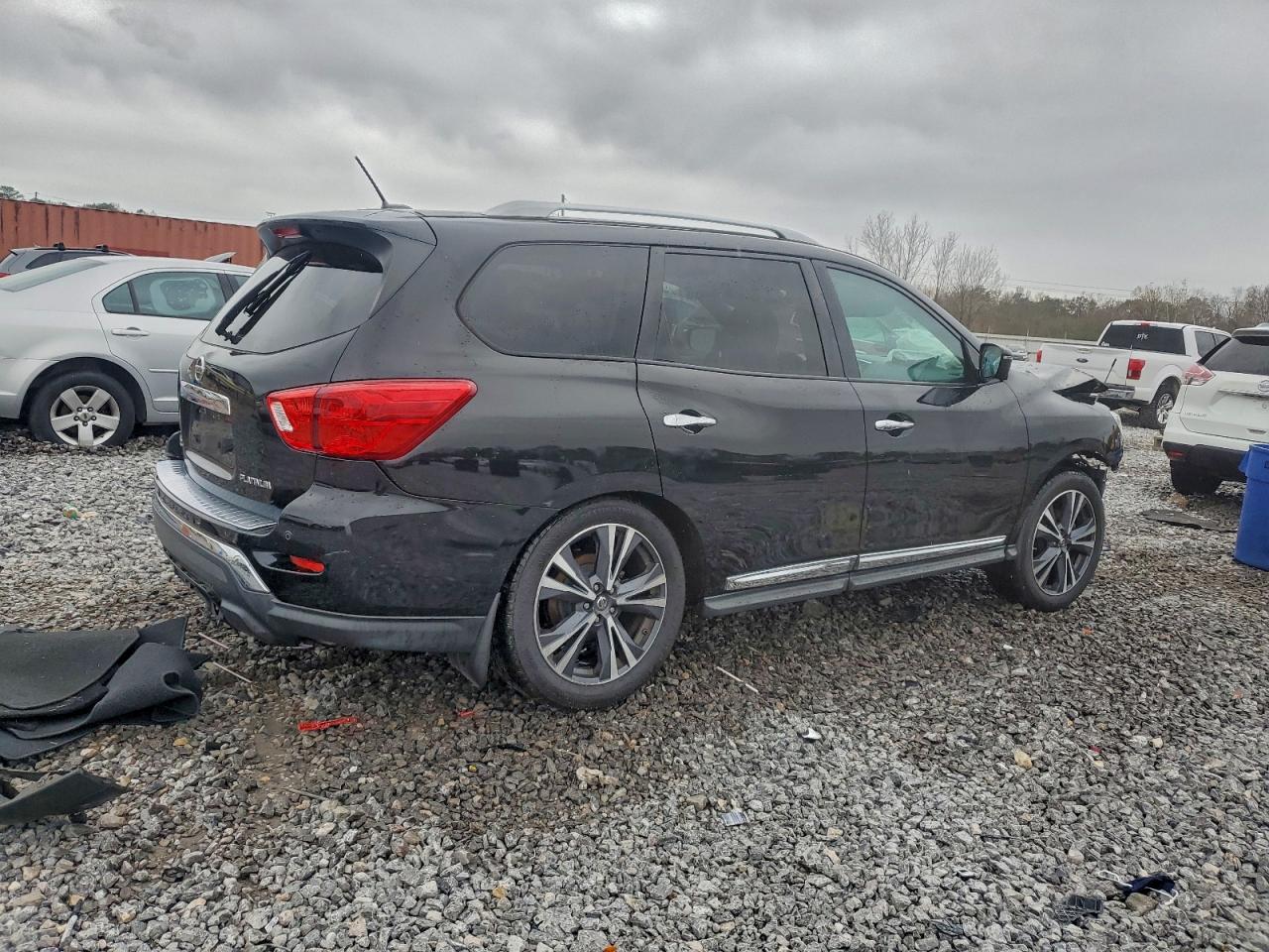 Nissan Pathfinder S Image 6