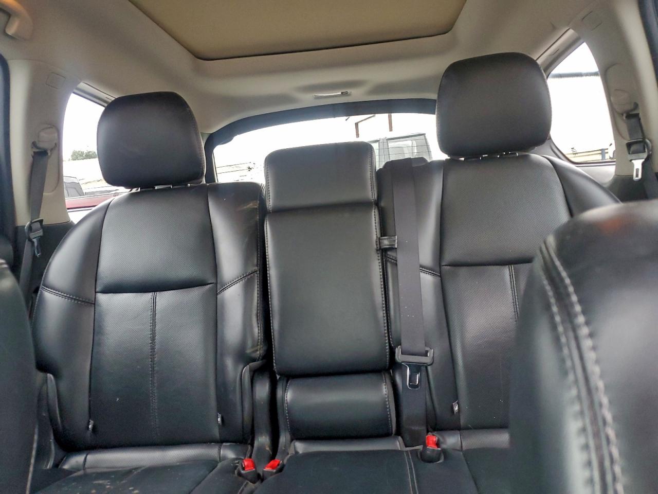 Nissan Pathfinder S Image 2